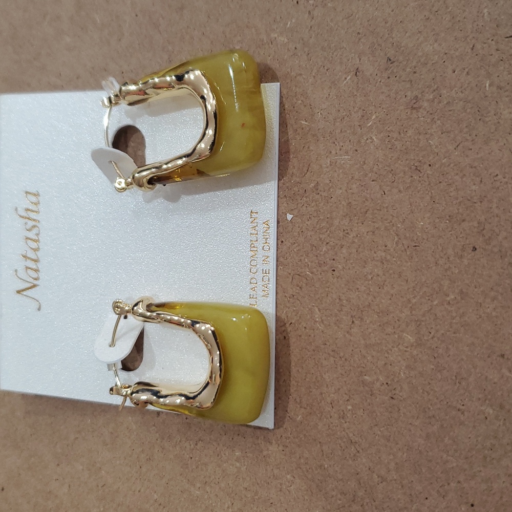 Natasha couture green hammered gold tone u-shaped square latch closure‎ ear